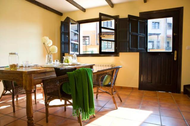 Apartamentos Santillana Del Mar Exterior photo